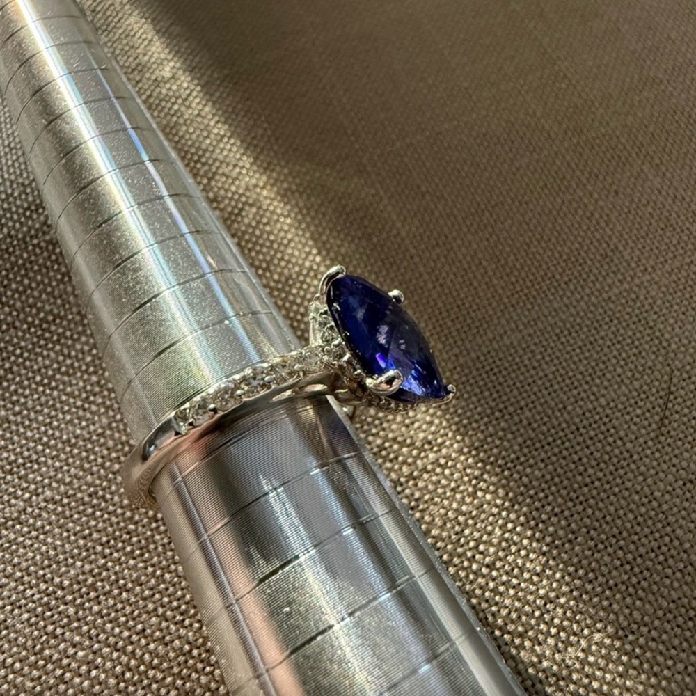 Tacori Silver Ring with Deep Blue-Purple Teardrop Gem sz 7 EUC - Picture 2 of 6